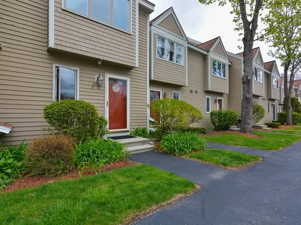 2 Hunters Run Pl Unit 2, Haverhill, MA 01832