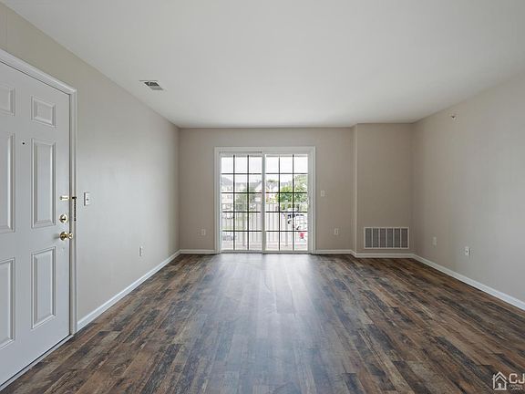 3rd image of 1136 Fernwood Ct #1136