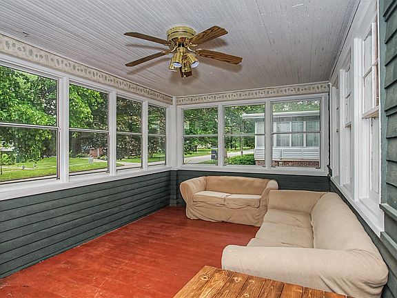 3rd image of 521 Tama St
