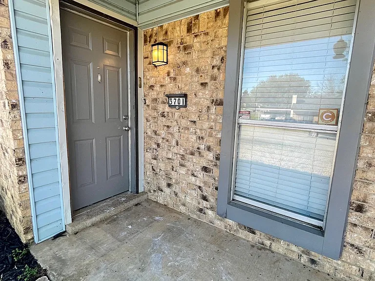 3701 Pratt Dr — Photo 3