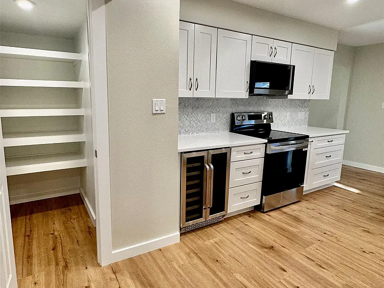 8111 Middle Ct — Photo 9