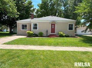 611 13th St, De Witt, IA