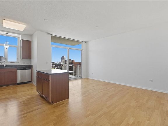 2nd image of 1135 W Granville Ave #1003
