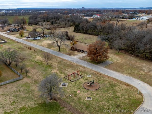 Meadow Creek Ln, Dewey, OK 74029