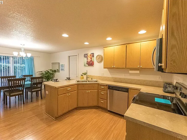 2511 D St — Photo 2
