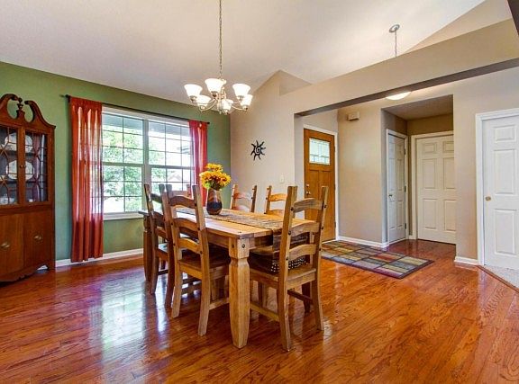 5th image of 4911 Highlands Dr