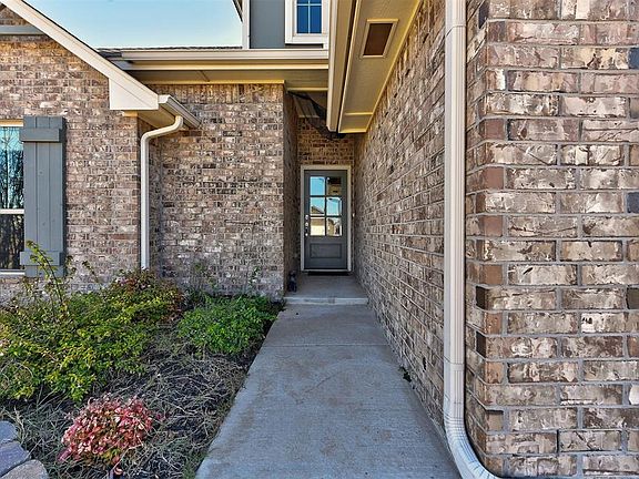 4th image of 3716 Palisade Ln
