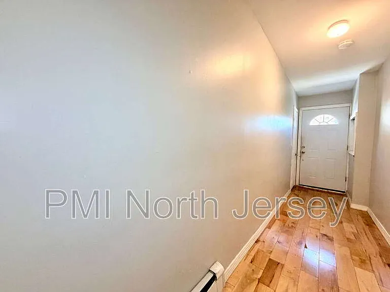 224 Macarthur Ave #B — Photo 3
