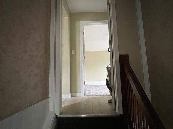 4th image of 284 Linden Ave