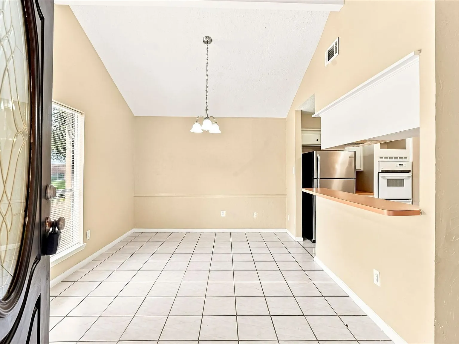 3 bed, 2.0 bath, 1620 sqft, $1,699 — Photo 3