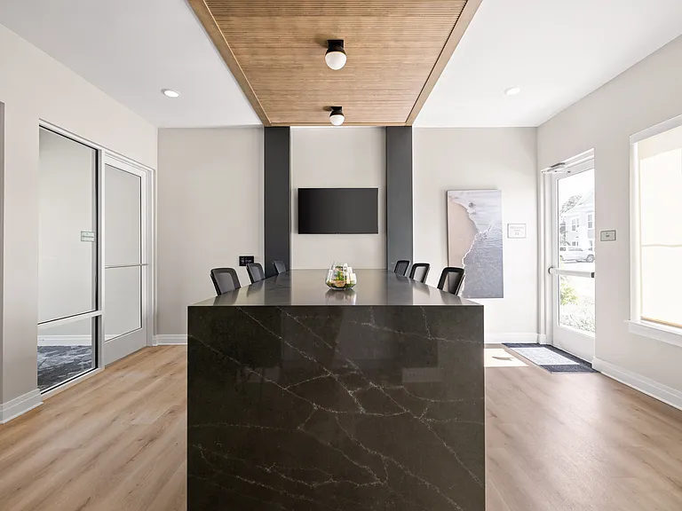 Palm Grove Luxury Apartments — Photo 52