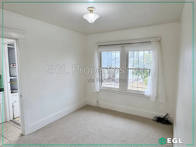 2937 8th Ave — Photo 9