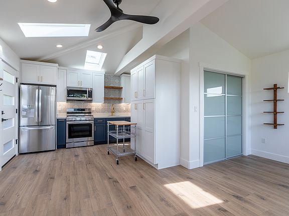 2nd image of 150A Baldwin St #150A