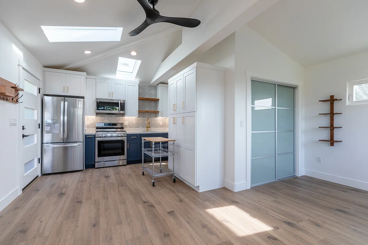 Building Photo - 150A Baldwin St #150A