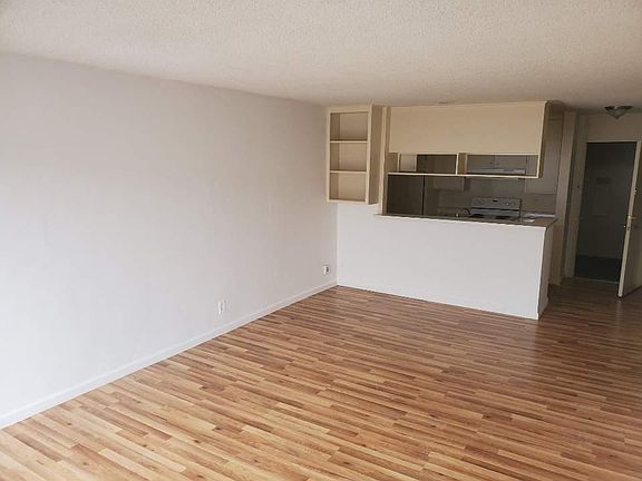 3rd image of 425 S New Hampshire Ave APT 207