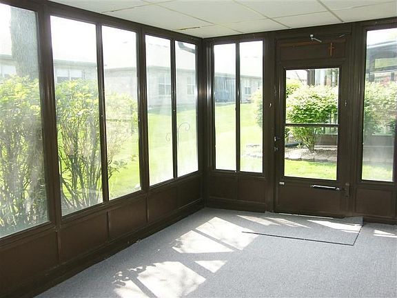 3rd image of 210 Wrenwood Ct