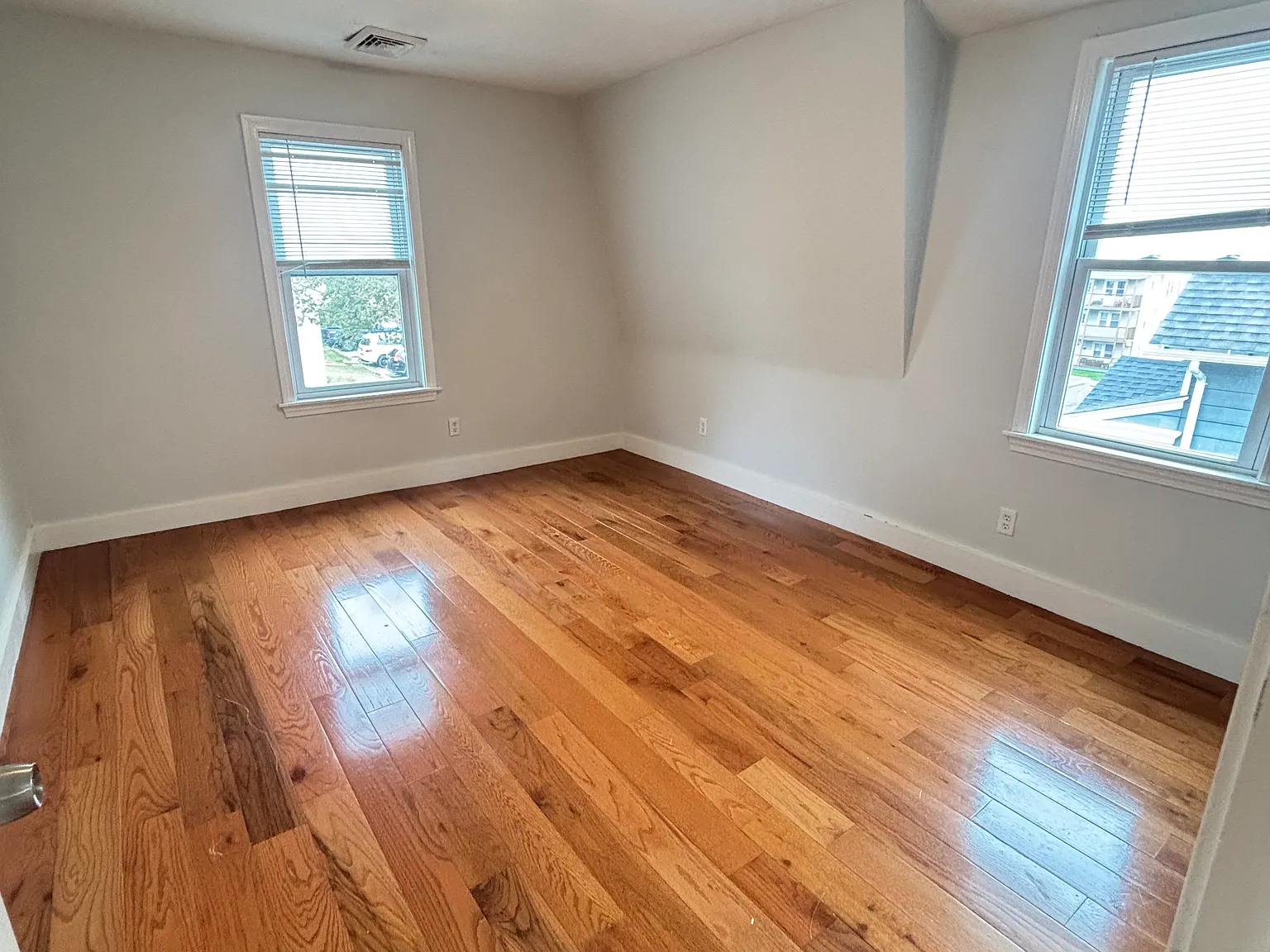 2 bed, 1.0 bath, $1,800 — Photo 2