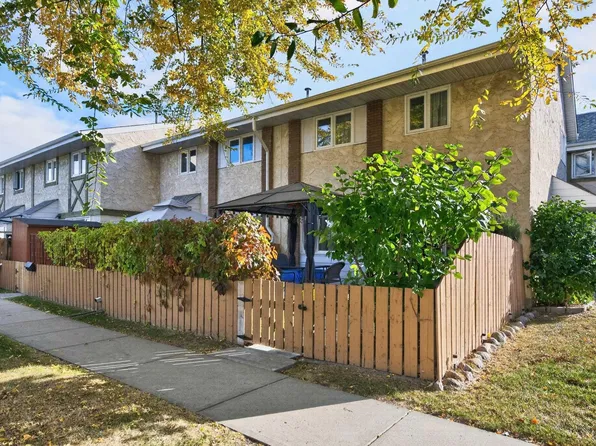15A Callingwood Ct NW, Edmonton, AB T5T 0H5