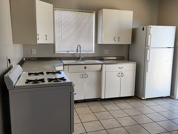 4th image of 302 E 18th St #1/2