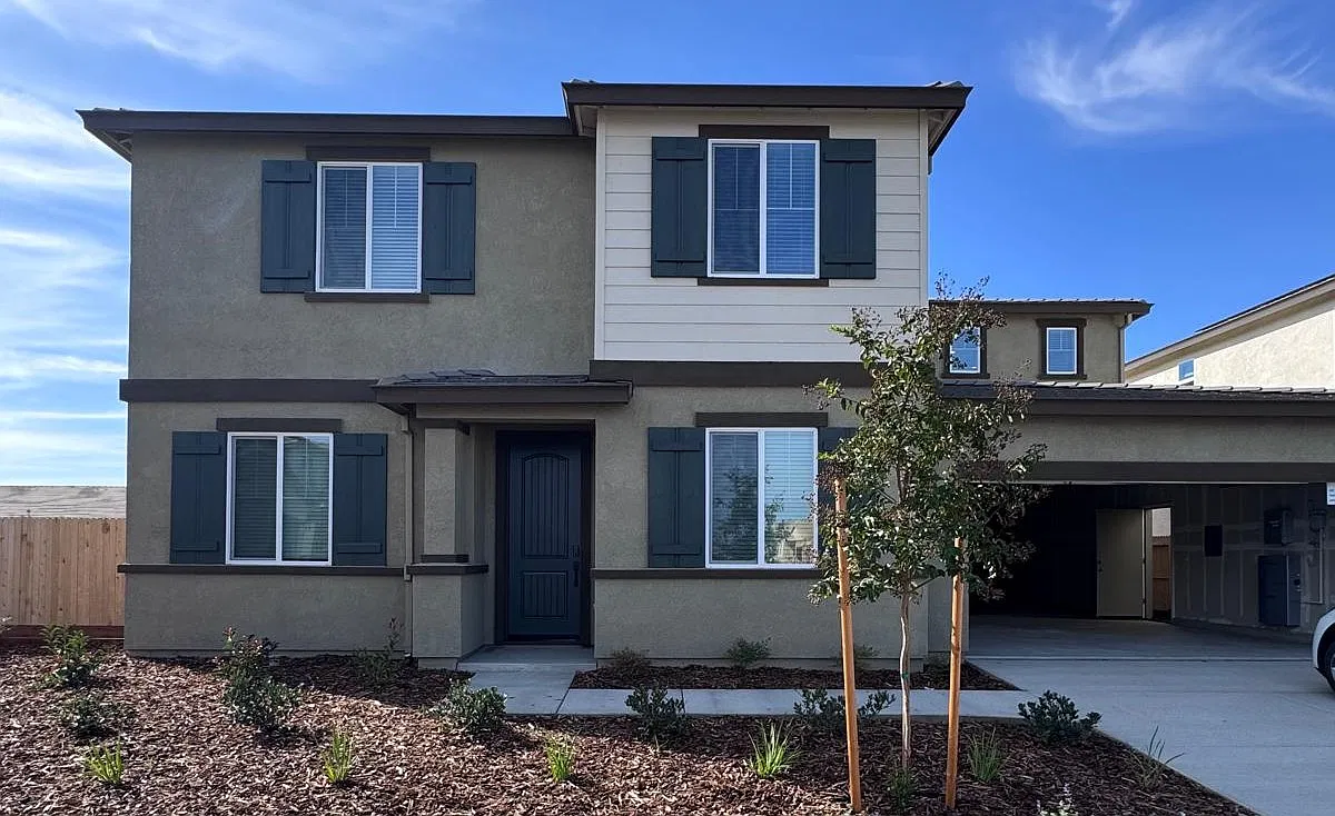 4 bed, 2916 sqft, $3,200 — Photo 1