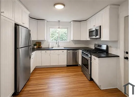 3 bed, 1100 sqft, $3,000 — Photo 2