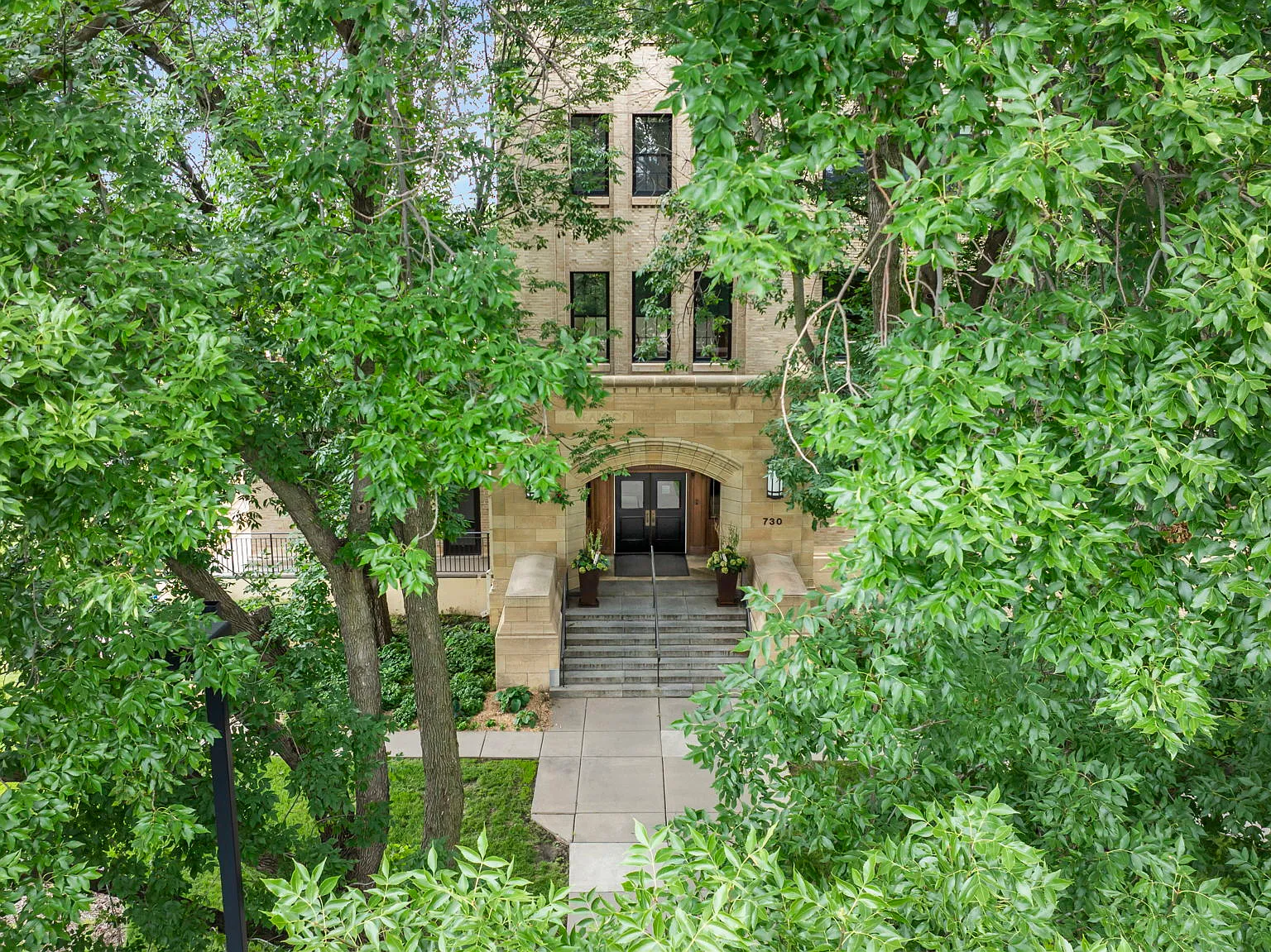 2 bed, 1045 sqft, $2,300 — Photo 3