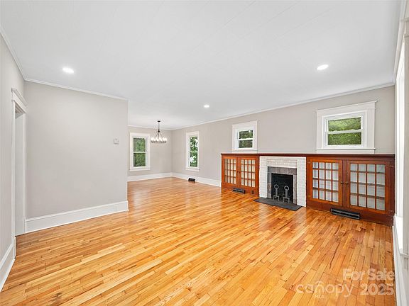 2nd image of 418 N Mitchell Ave