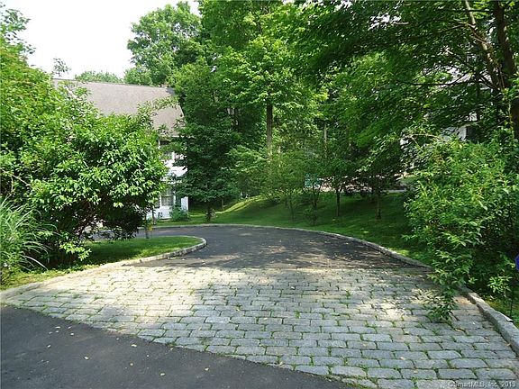 3rd image of 27 Bracchi Dr