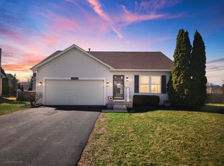 1380 Dahlgren Ln, Minooka, IL