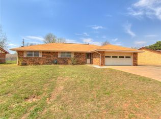 1317 Kent St, Weatherford, OK 73096