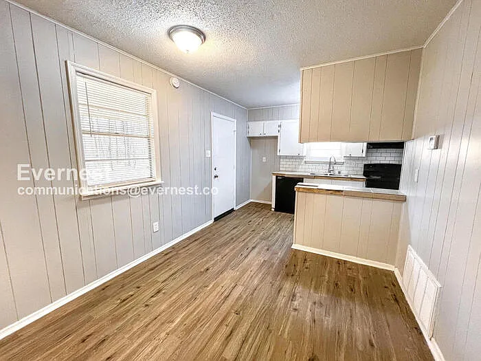 2 bed, 1.5 bath, 814 sqft, $775 — Photo 3