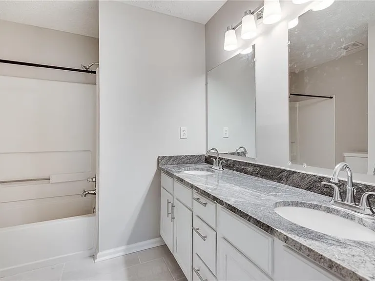 1229 Vintage Pointe Dr — Photo 3