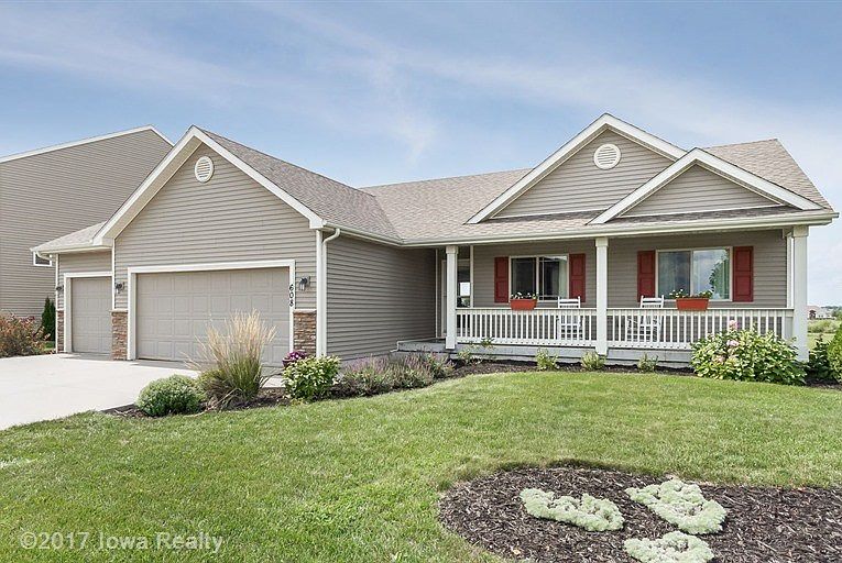 1st image of 608 NW Jackson Dr