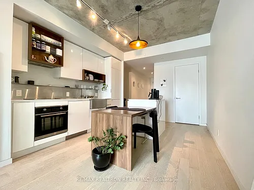 383 Sorauren Ave #420 Photo 1