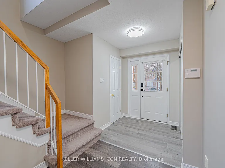 48 Blackdome Cres — Photo 2
