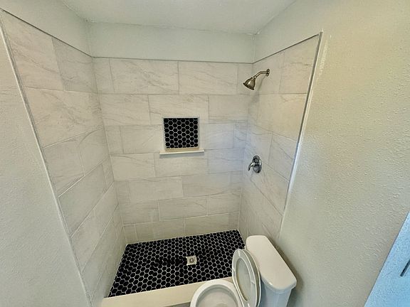 5th image of 4694 16th Ave S #B