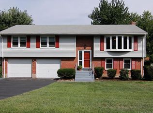 209 Ridge Crest Cir, Wethersfield, CT 06109