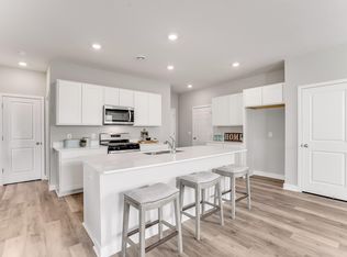 2047 Rainier Dr, Shakopee, MN 55379