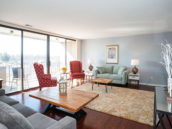 3rd image of 5406 N Lincoln Ave #4D