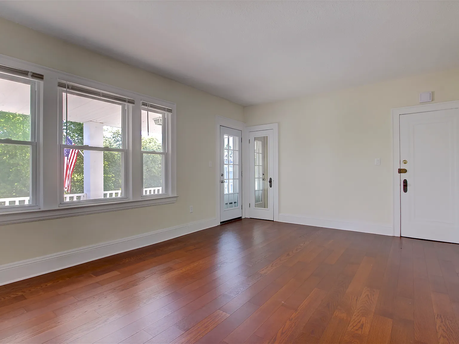 2 bed, 1050 sqft, $1,950 — Photo 3