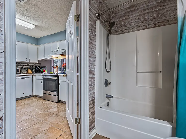 4112 Castellan Dr — Photo 17