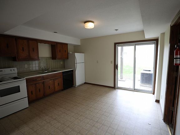 3rd image of 279 Bonaire St