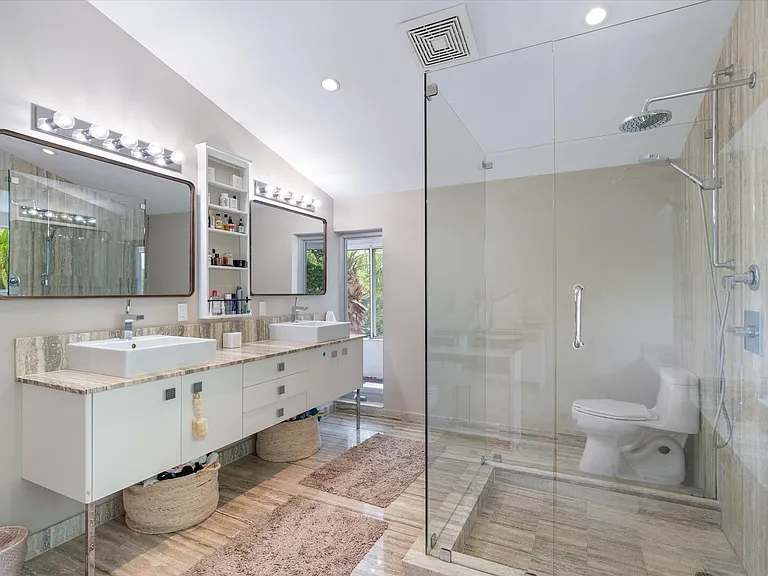 1509 NE 4th Pl — Photo 14