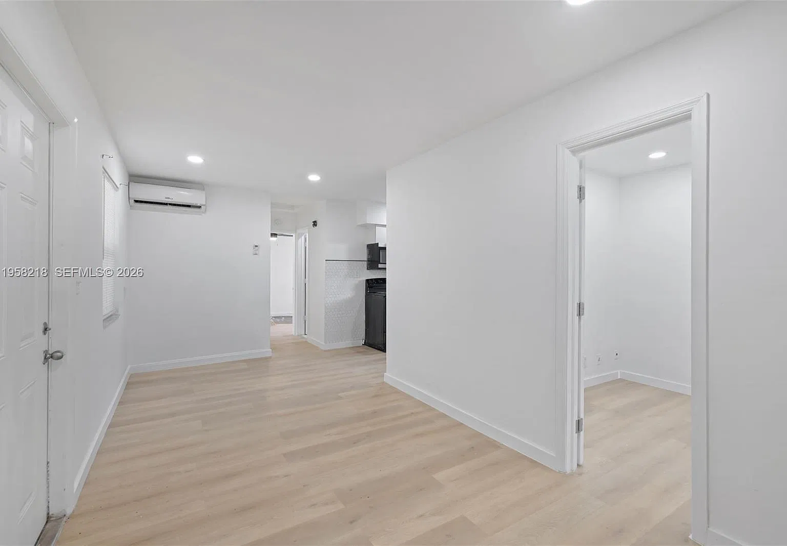 2 bed, 750 sqft, $2,200 — Photo 2