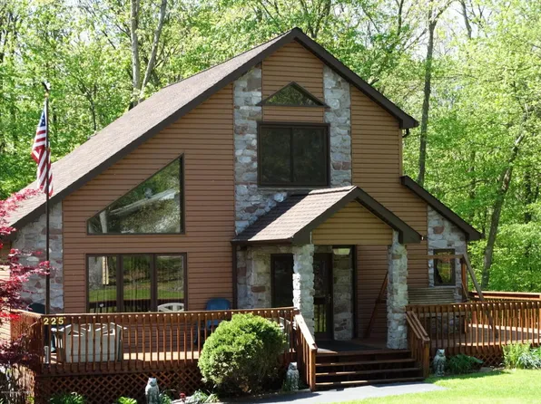 225 Pope Ter, Mountain Top, PA 18707