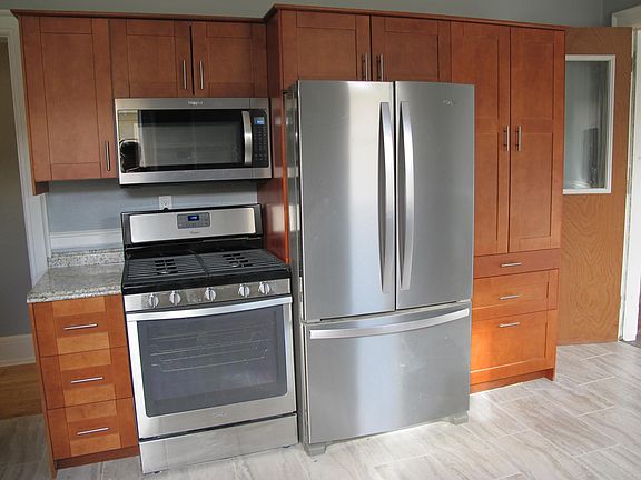 4th image of 2856 N Oakland Ave
