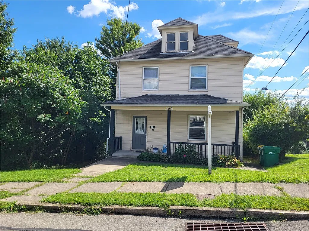 3 bed, 2.5 bath, $900 — Photo 1