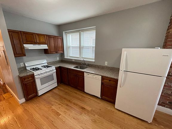3rd image of 1277 Massachusetts Ave APT 2