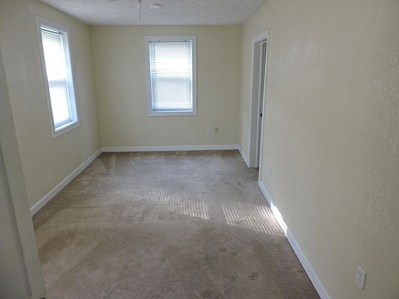 4th image of 304 Hosier St