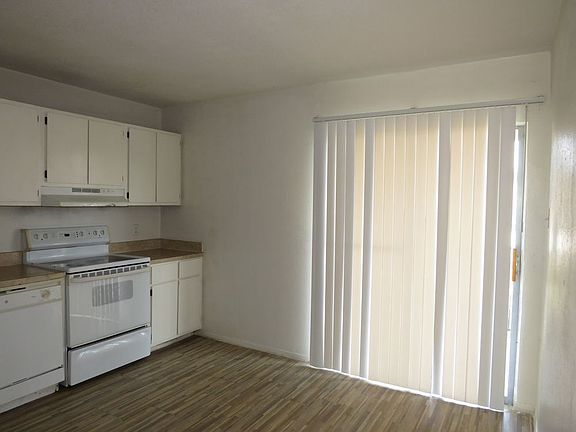 5th image of 1904 Cedarhill Dr #D
